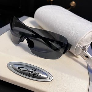 Oakley Miss Conducts